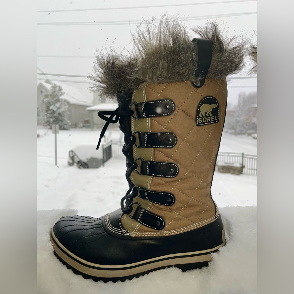 Sorel Waterproof Snow Boot. Size 9. Joan of Arctic.